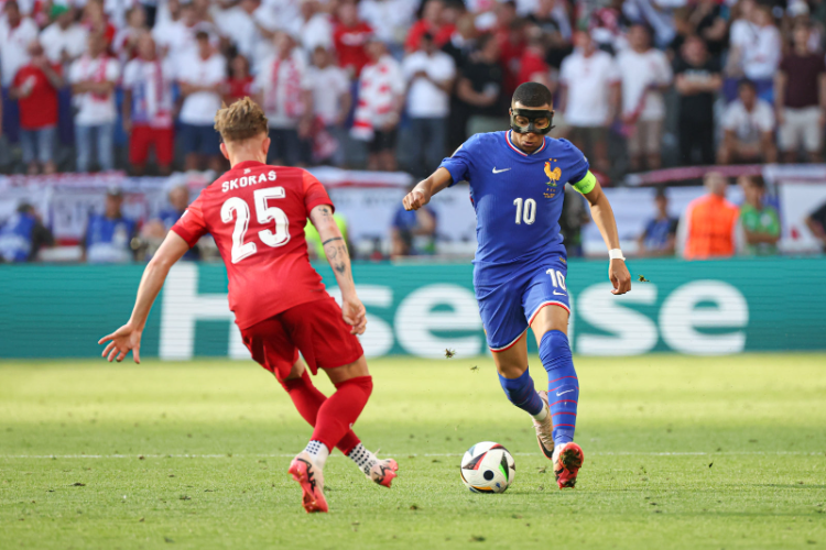 开云体育-T1横扫KT，Jankos开启传奇时刻宿命之战八强赛，锁定晋级资格