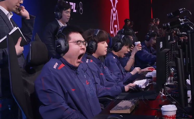 CLG碾压T1,Perkz开启传奇时刻峡谷大战全球总决赛,让粉丝疯狂欢呼 CLG碾压T1,Perkz开启传奇时刻峡谷大战全球总决赛,让粉丝疯狂欢呼