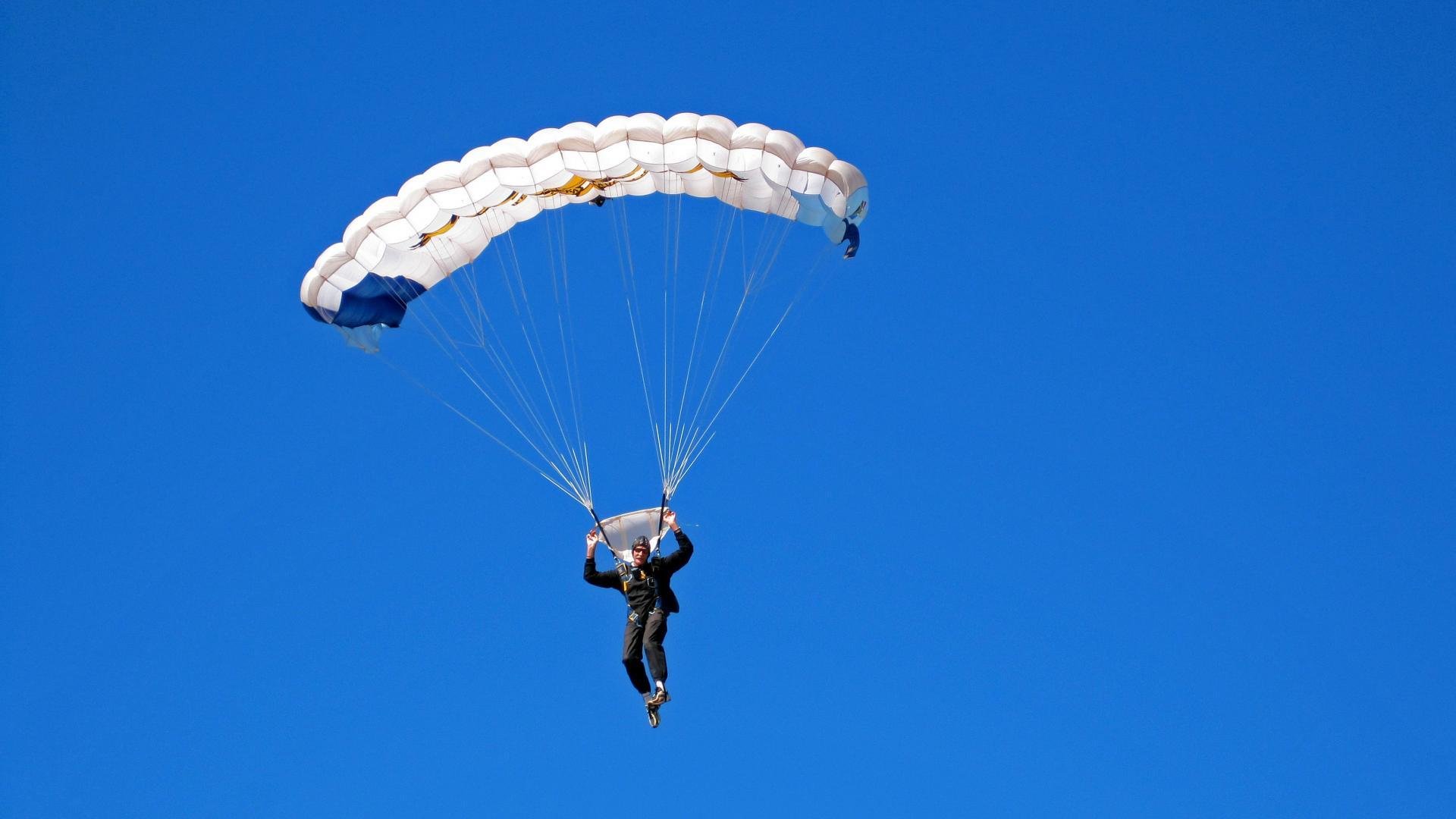 37岁保罗末节12分掌控雷电！灰熊掀翻西部第二，谁还说他该退役？